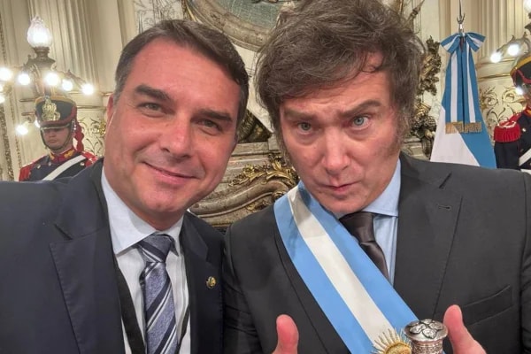 Aliados sugerem que Flávio peça ajuda de Milei contra tarifaço