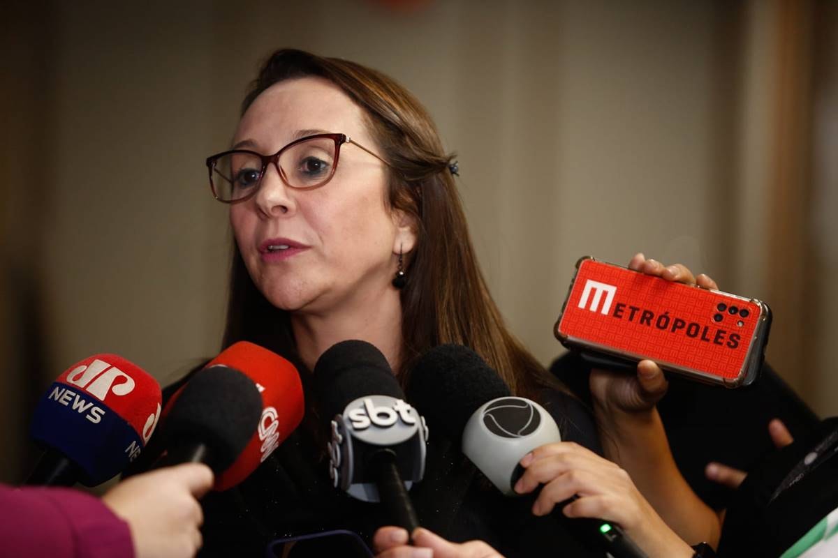 Podemos adia decisão sobre aliança com Flávio Bolsonaro