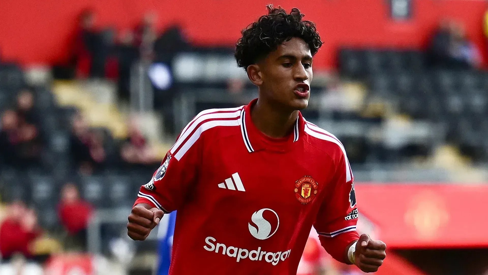 Em estreia, Allan marca, dá assistência e Manchester City goleia o Norwich