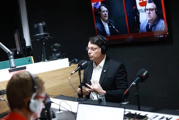 Kiko Caputo diz que não descarta privatização em áreas do DF