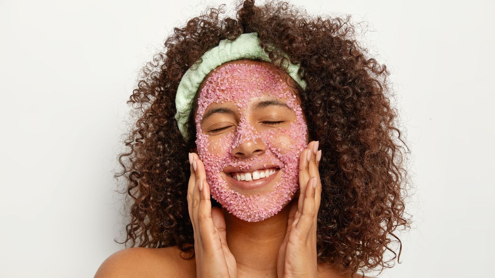 Veja 5 ativos do skincare que estão ganhando espaço no universo capilar