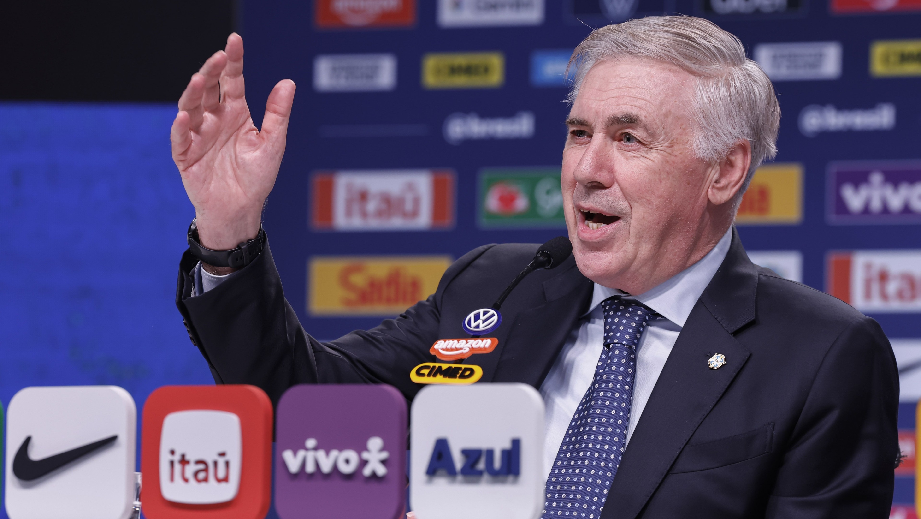 Técnico do Barcelona fala sobre Raphinha na Seleção: “Não é o ideal”