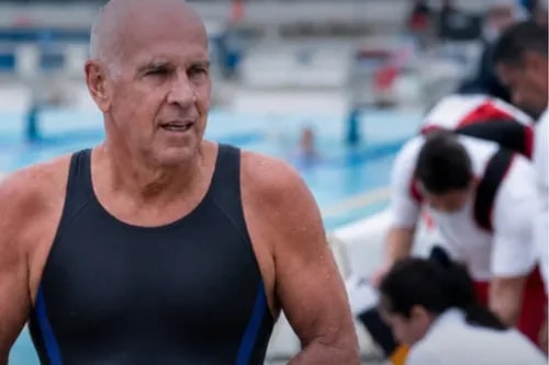 Atleta de 68 anos passa mal e morre em competição de natação na Bahia