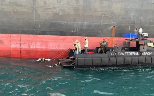 Drogas são encontradas escondidas em navio de carga em Salvador