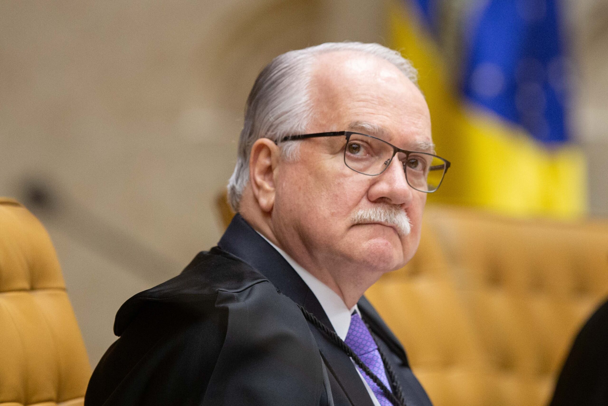 Fachin tira relatoria de Mendonça e assume caso ligado a Moraes e Vorcaro