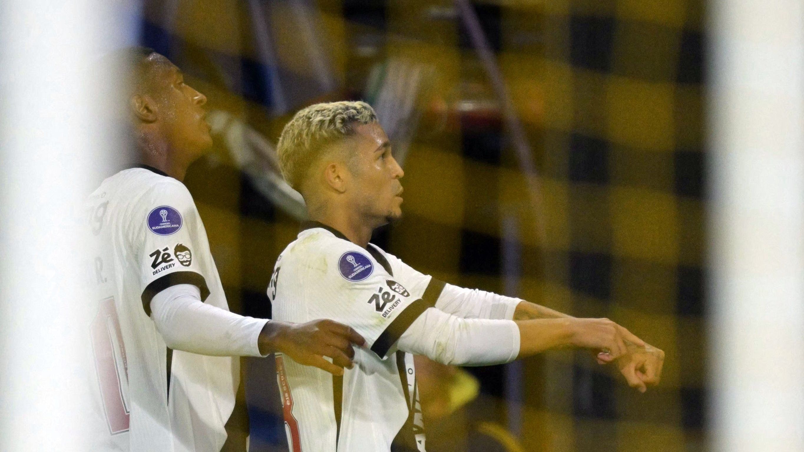 Vasco entra para seleto grupo de brasileiros que venceram Boca na Bombonera