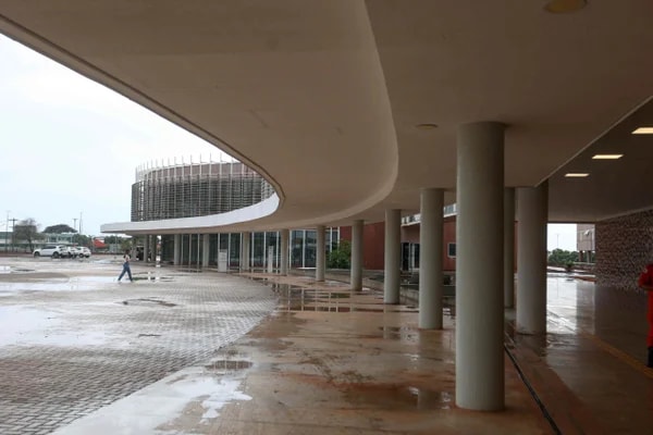 Concluído há 12 anos, Centrad começa a ser ocupado por secretarias do GDF
