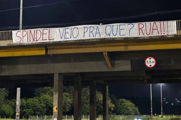 Torcida do Cruzeiro faz protesto no Mineirão após eliminação em clássico