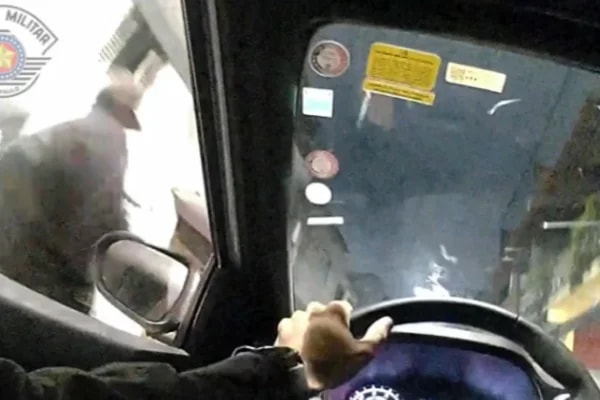 Grávida, PM que matou Thawanna segue desarmada e recolhida em casa