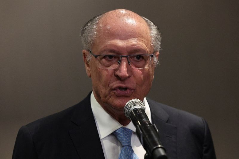 Flávio impõe condições para aceitar desafio de Lula sobre sigilo