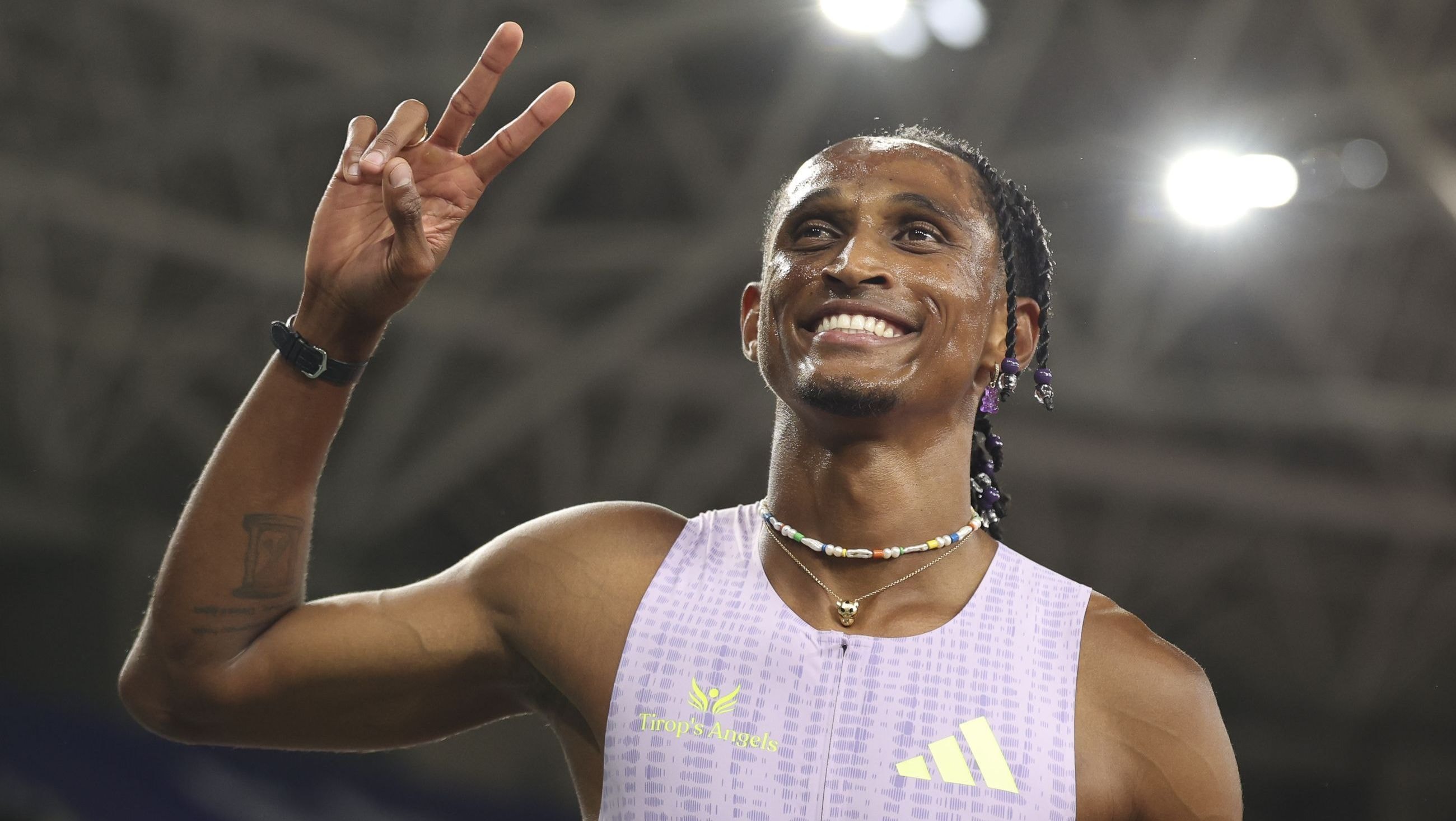 Alison dos Santos bate recorde ao superar barreiras de 91,4 centímetros: entenda curiosidades sobre elemento que ‘joga contra’ quem está correndo