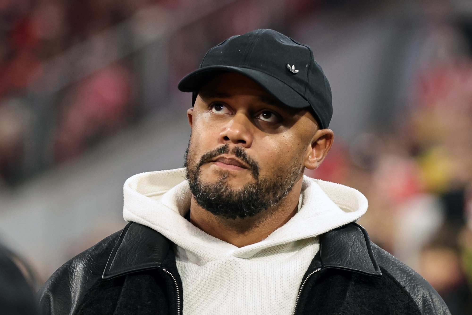 Auxiliar do Bayern atualiza estado de saúde de Kompany: "Está de bom humor"