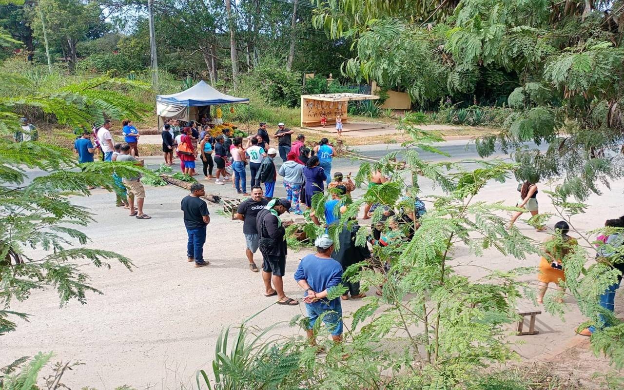 Protesto de moradores causa engarrafamento na BR-080. Veja vídeo