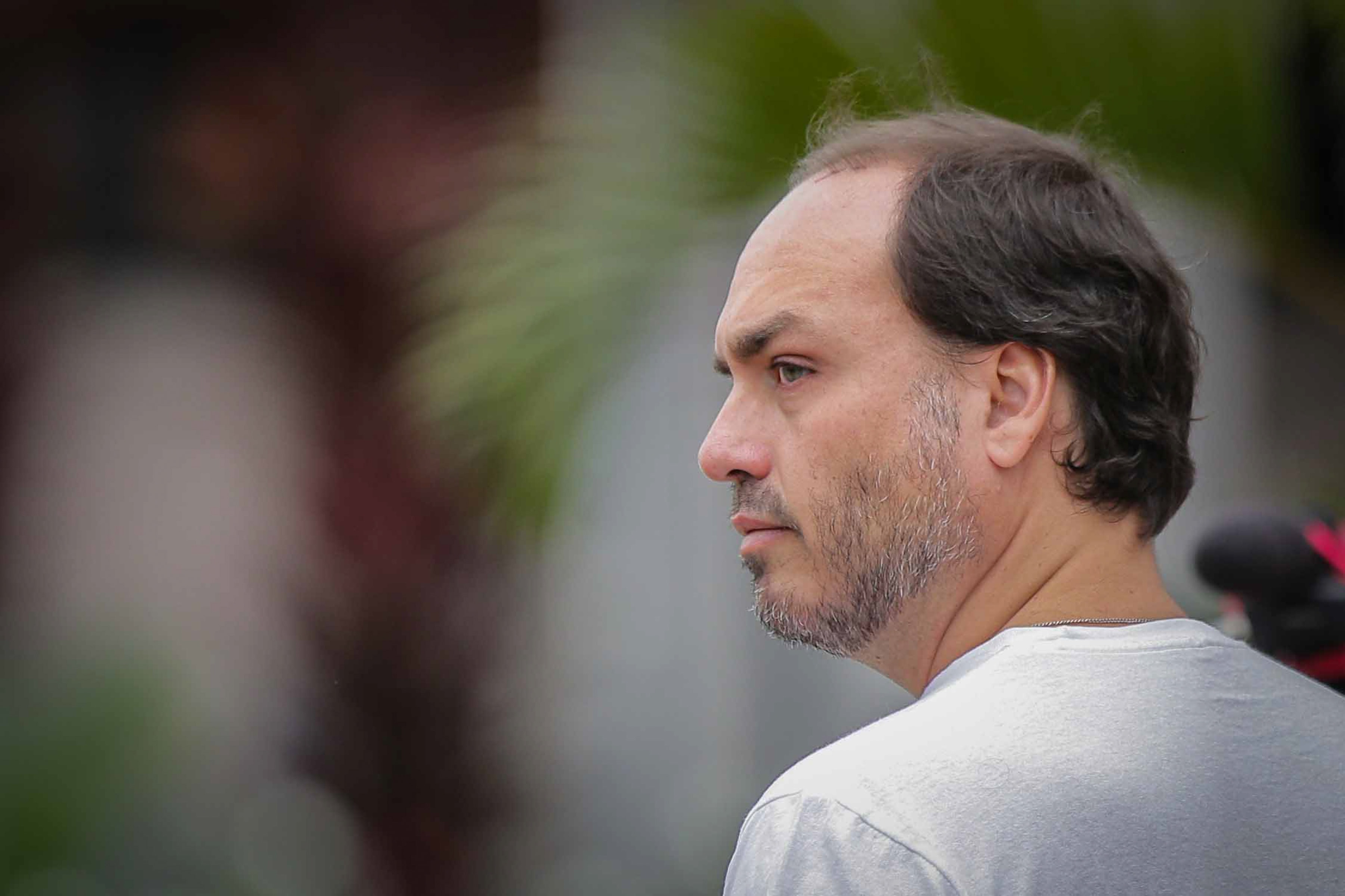 Carlos Bolsonaro alfineta quem "posta versículos e se acha superior"