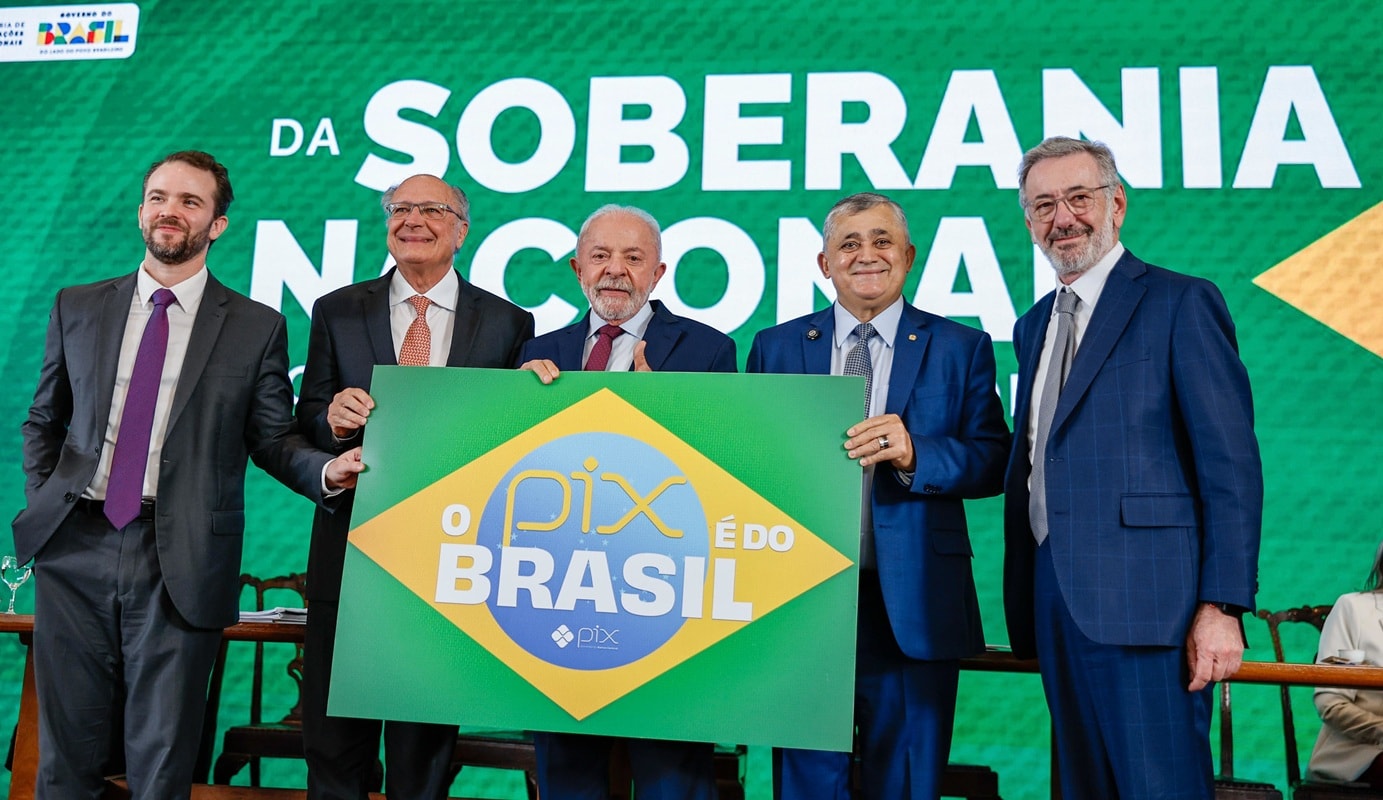 The Economist: Pix ameaça domínio dos EUA no setor de pagamentos
