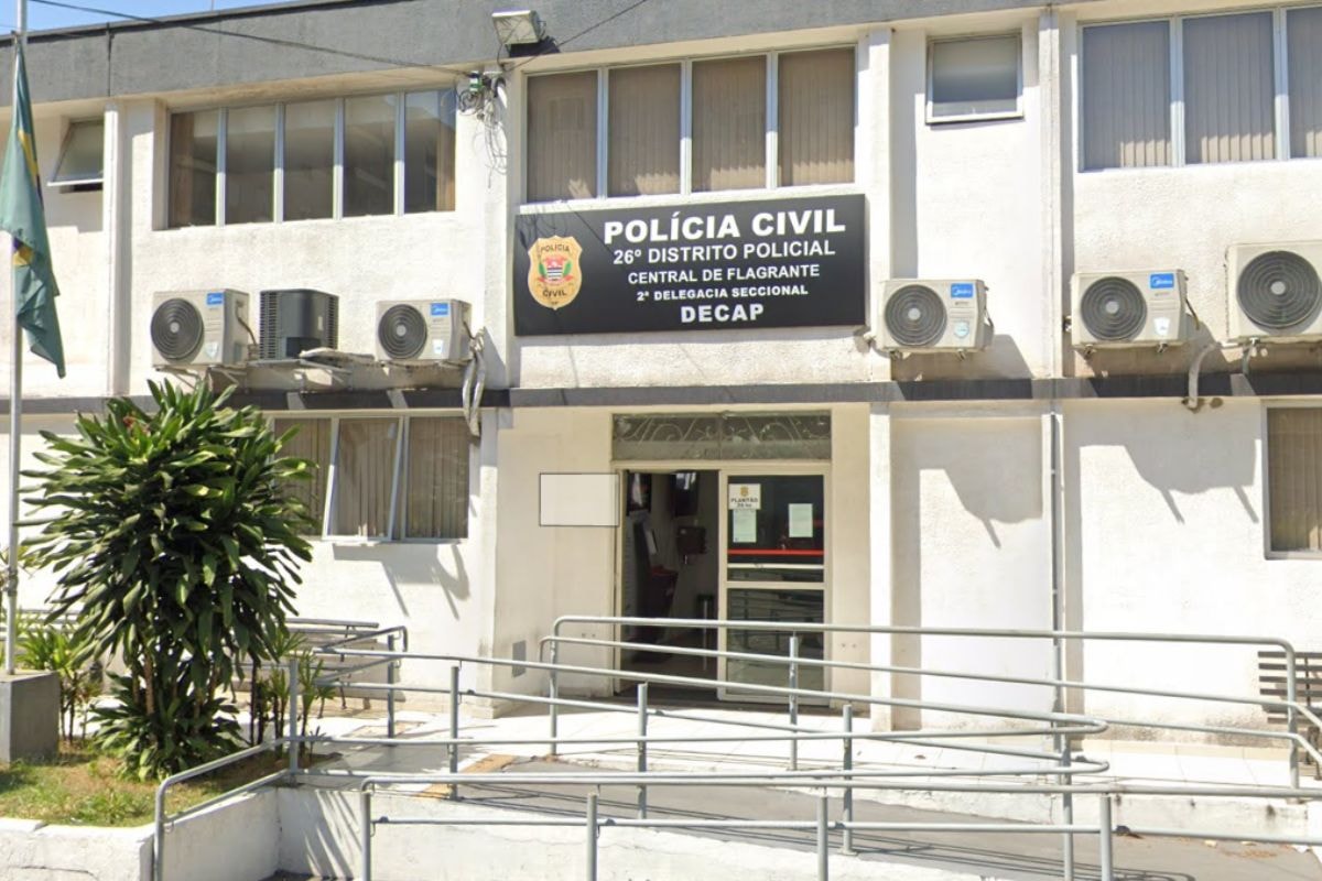 Mulher ataca ex com líquido corrosivo e filho de 6 anos fica ferido