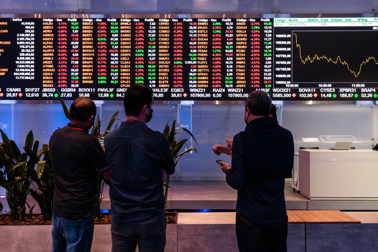 Pesquisa? Petrobras? O que fez Ibovespa sair de queda para alta no pregão desta 4ª