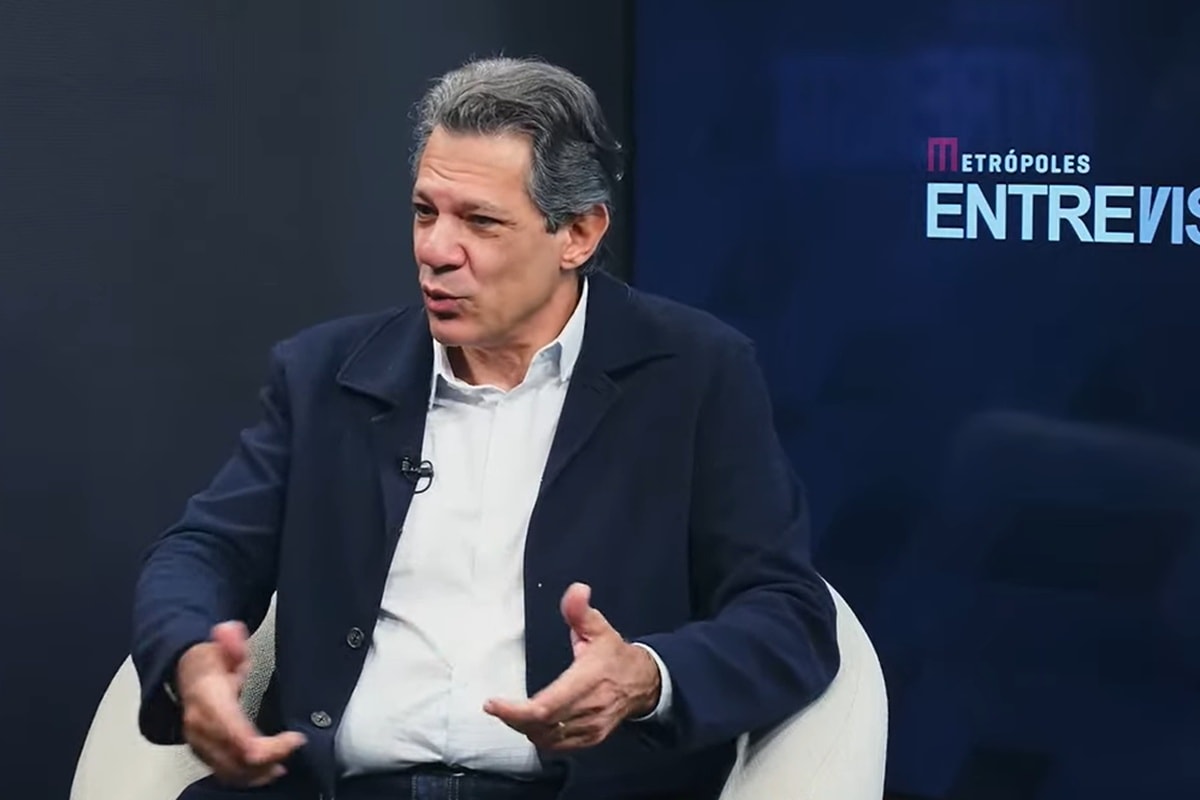 "Não deu certo em lugar nenhum" diz Haddad sobre escolas cívico-militares