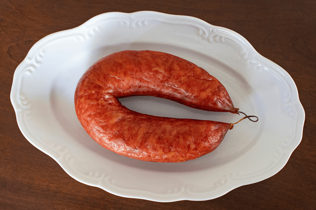 Tradição em risco: nova regra ameaça receita da Linguiça Blumenau