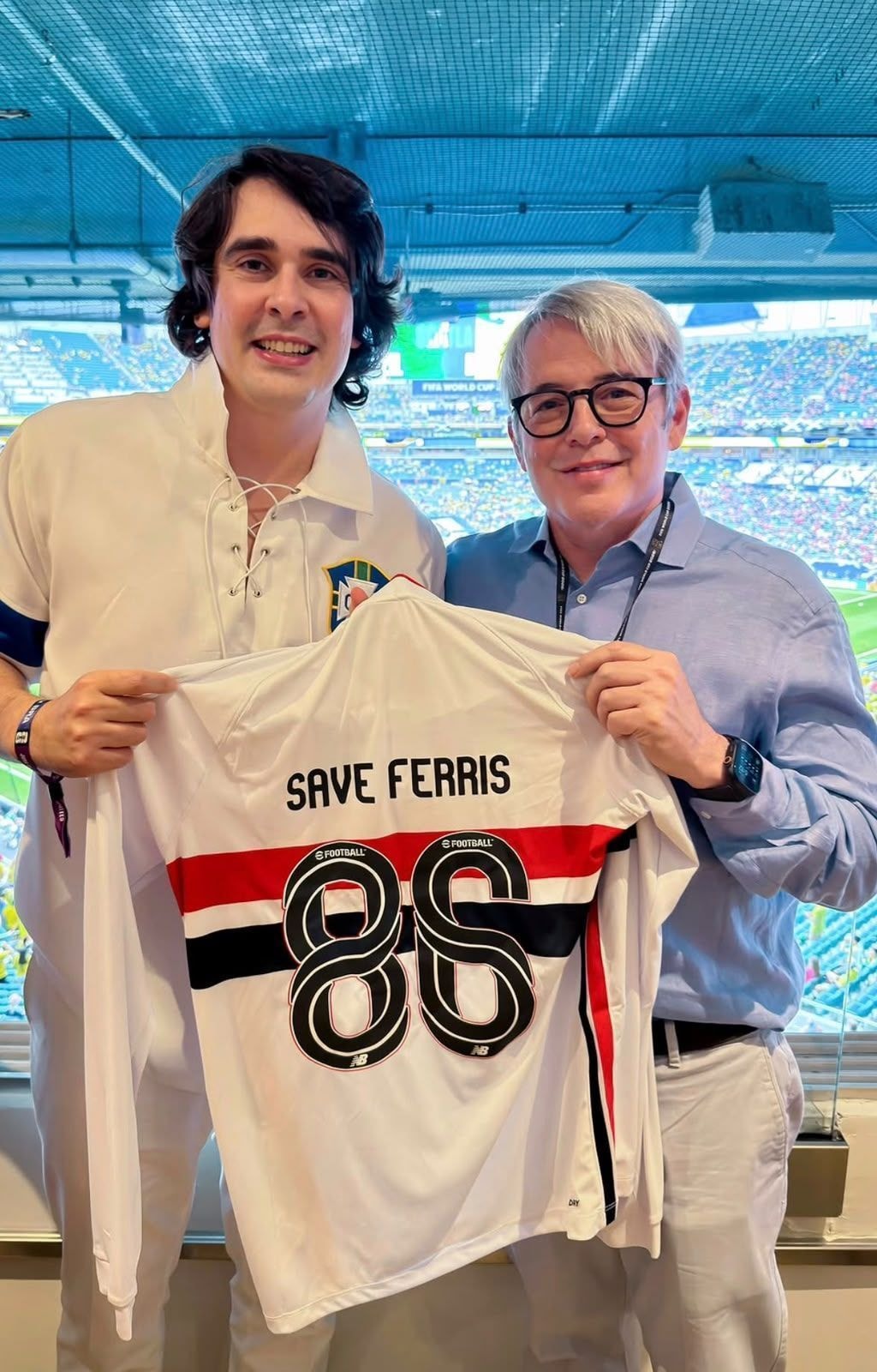 Empresário presenteia astro de Hollywood com camisa do São Paulo