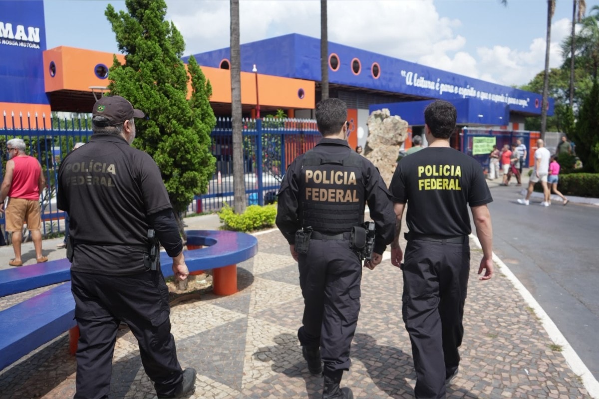 Homem interfere no voto da mãe, tenta agredir mesário e é preso pela PF