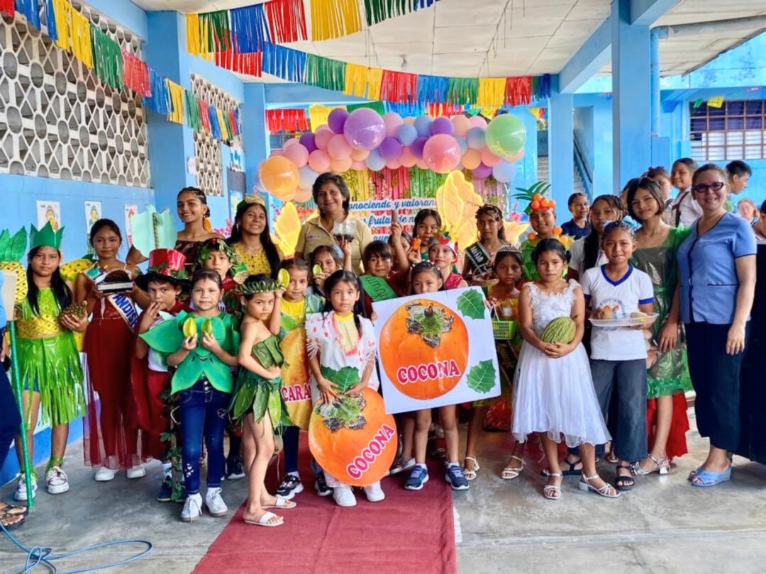 Festival da Fruta Amazônica vira atração nas escolas de Iquitos e Punchana, no Peru