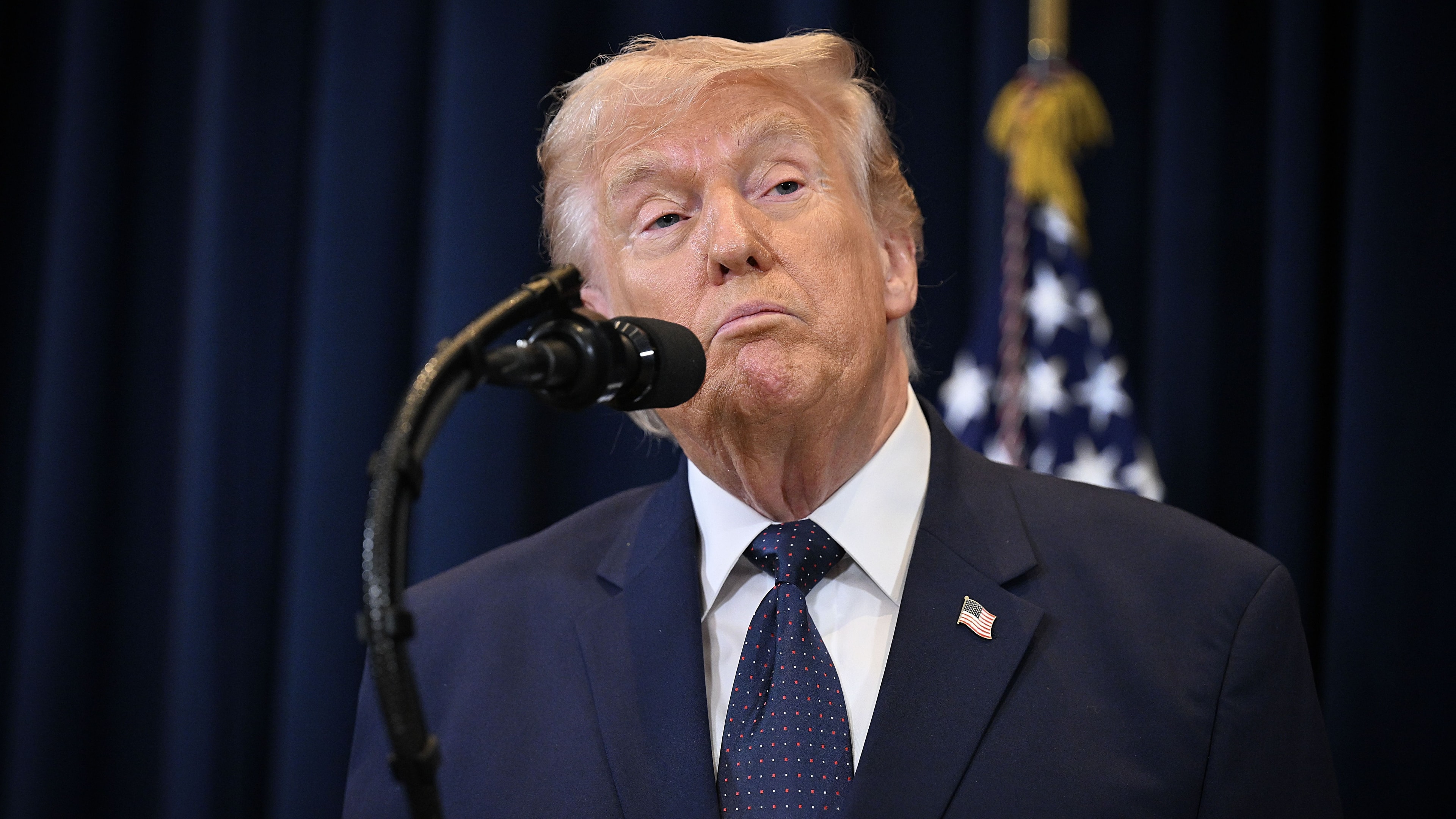 Vance diz que Trump enviou mensagem ao Irã com post sobre ilha de Kharg