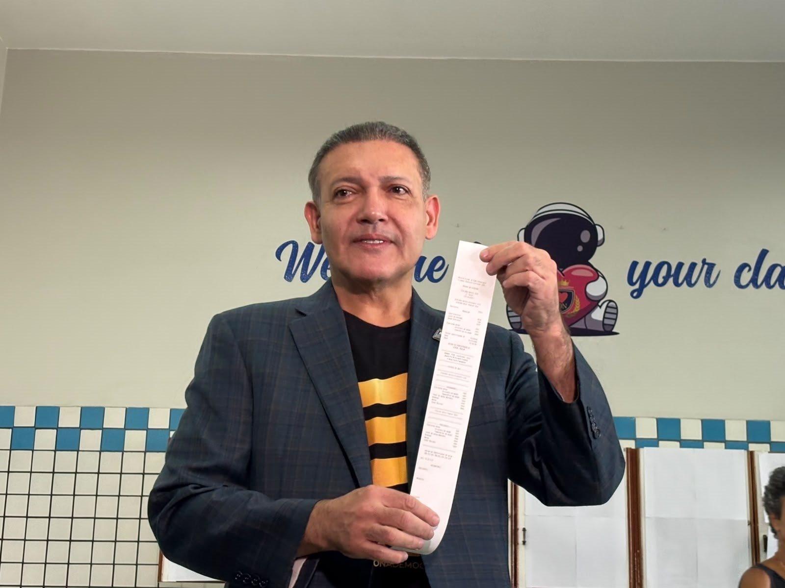 Presidente do TSE, Nunes Marques vota e dá início ao 2º turno das eleições