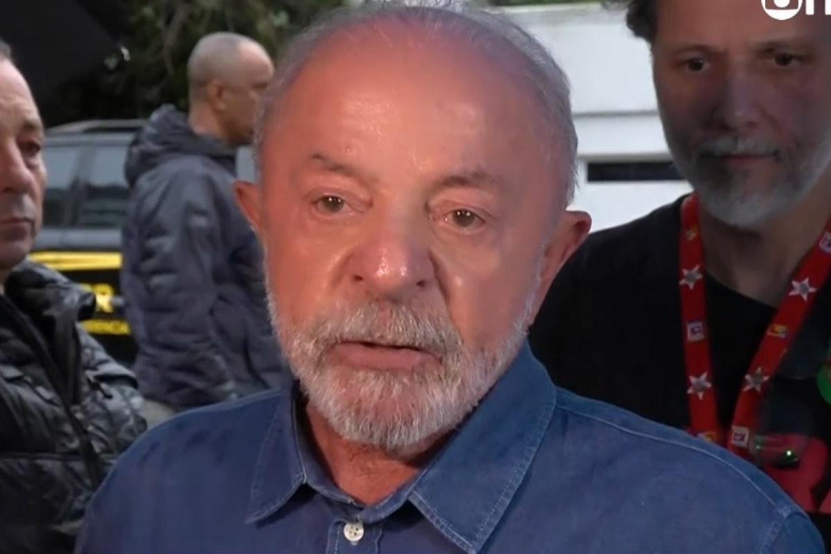 Lula pede que "povo não desista de votar" por falta de ônibus neste domingo