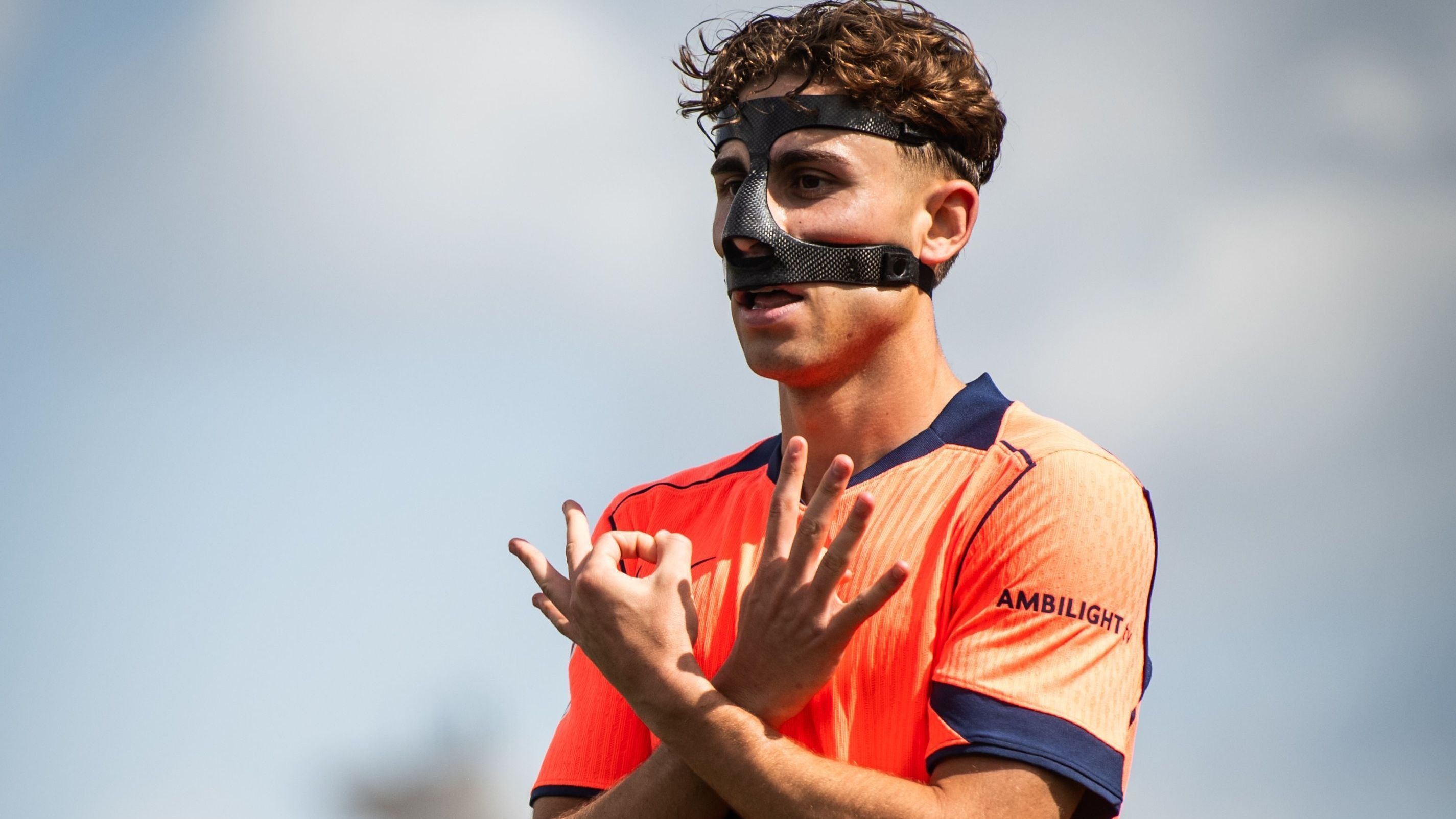 Goleiro de clube da segunda divisão da Espanha dá soco em adversário; veja