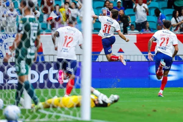 Bahia vence Chapecoense por 2 x 0 em partida atrasada do Brasileirão