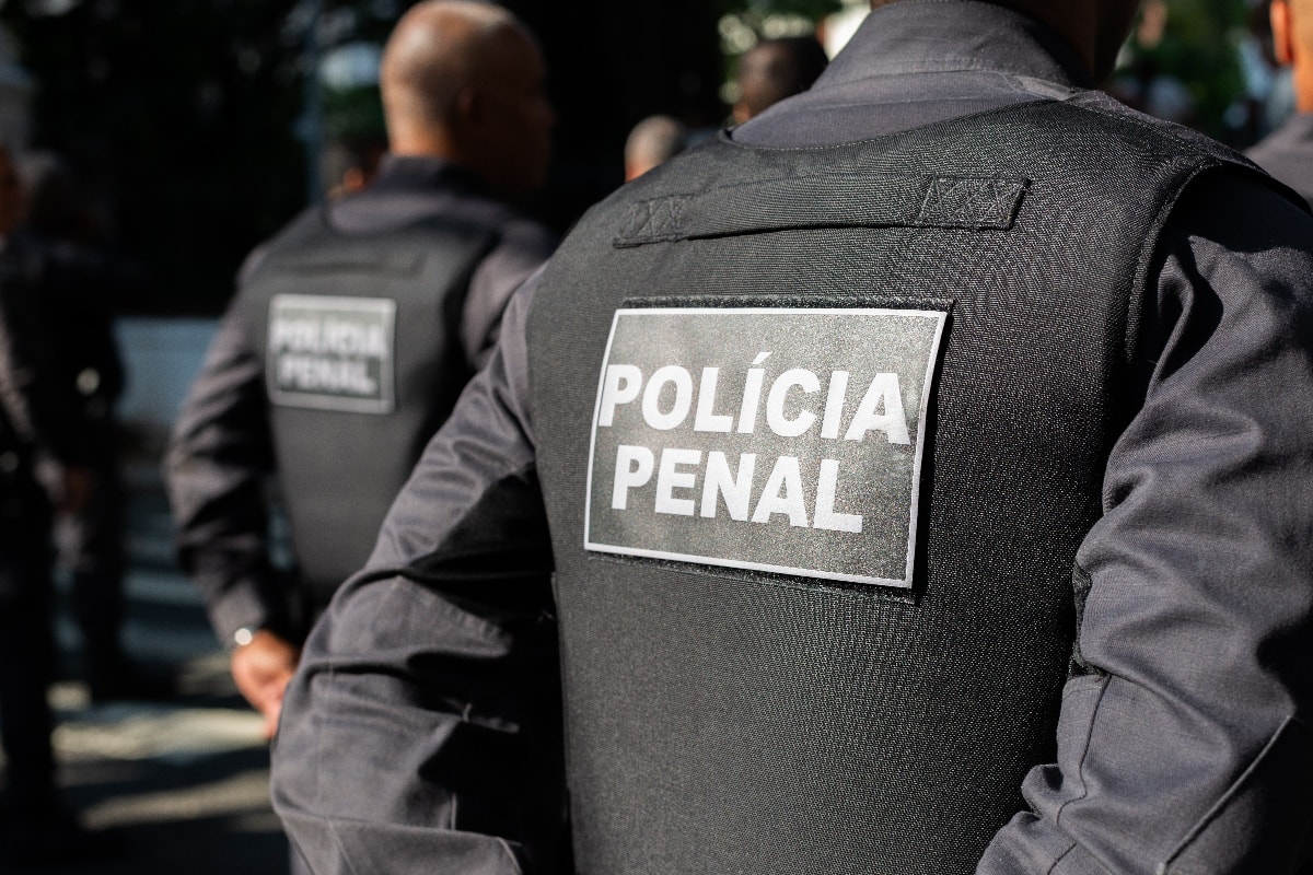 Pai acusa policial penal do Rio de aliciar menina de 12 anos e enviar fotos