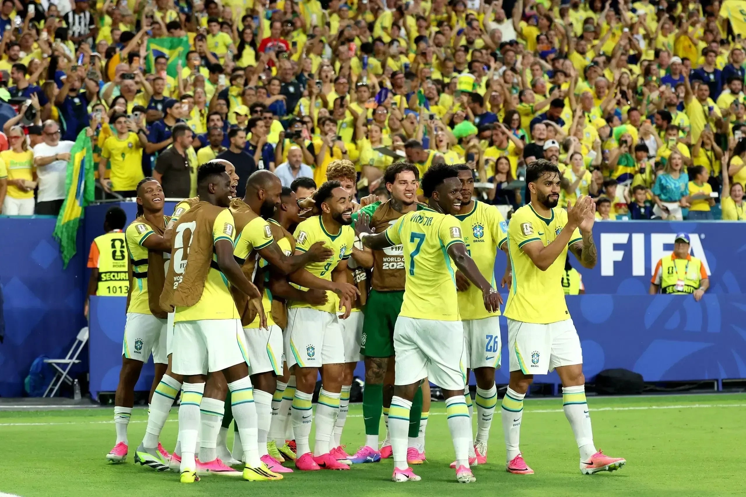 Galvão Bueno atinge marca histórica de 101 gols do Brasil narrados em Copas