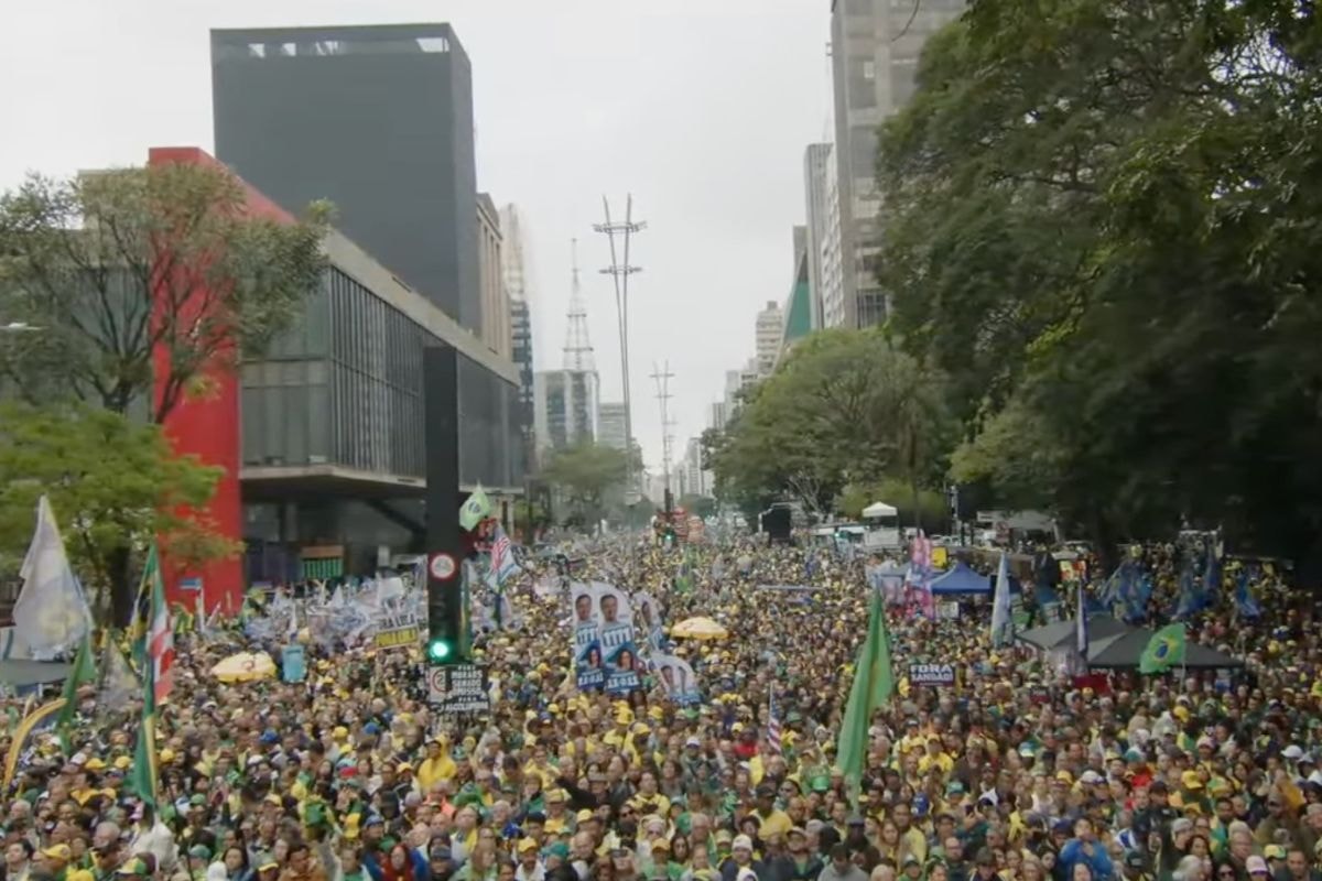 Ato da direita na Av. Paulista une Flávio, Tarcísio e lideranças religiosas