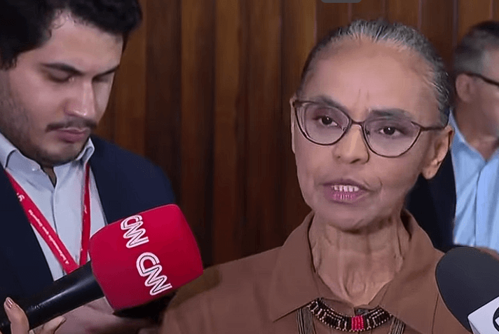 Em posse no TSE, Flávio cobra imparcialidade e critica eleição de 2022