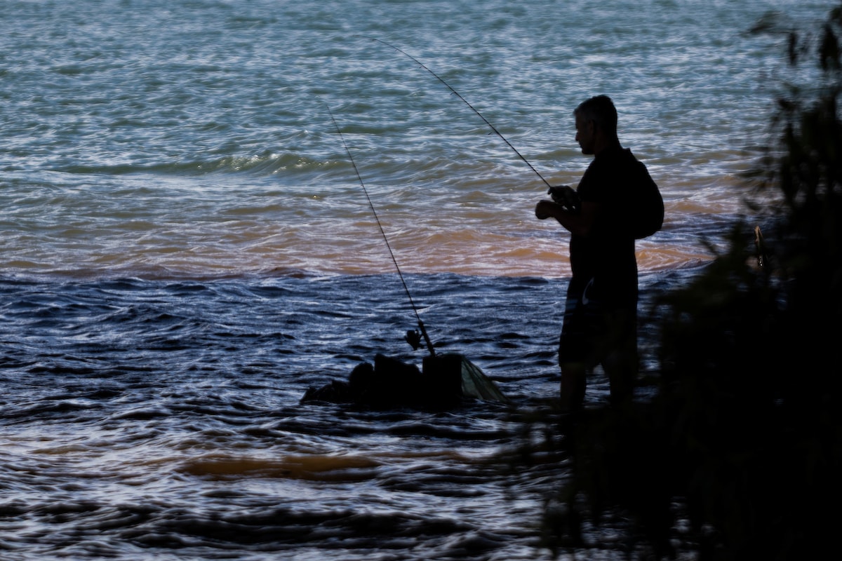 Celina sanciona lei que reconhece pesca como esporte no DF