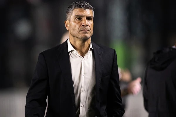 Vasco: Pedro Emanuel exalta classificação e fala sobre estádio na semifinal