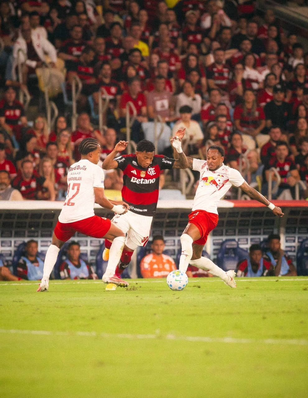 Flamengo atualiza situação física de Plata após vitória sobre o Bragantino