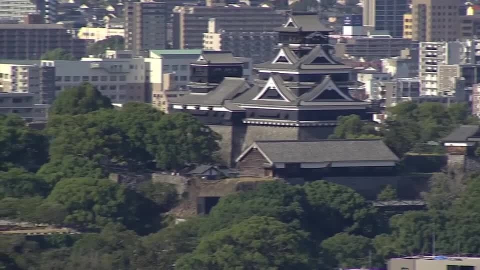 Terremoto de 7,1 no Japão deixa feridos e derruba prédios, diz premiê