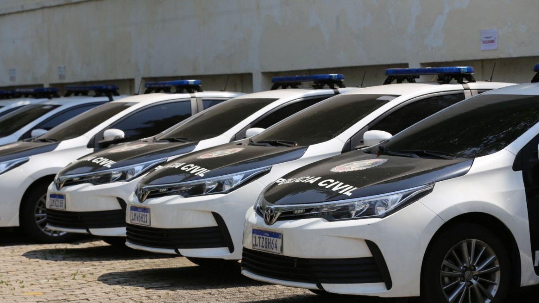 Polícia mira grupo suspeito de levar drogas e celulares a presídios do RJ