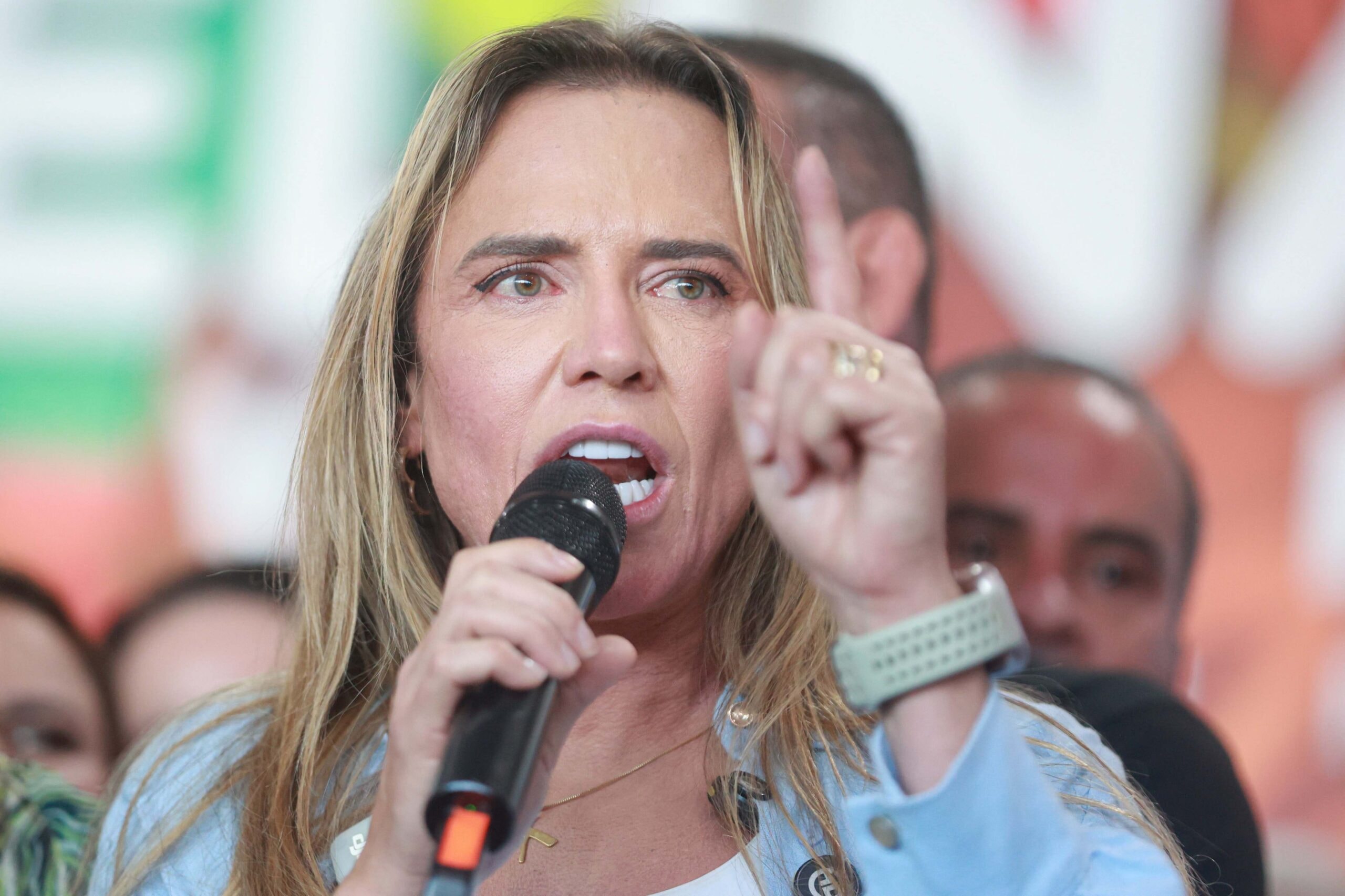 "Espero que não seja política", reage Celina Leão sobre greve no Metrô-DF