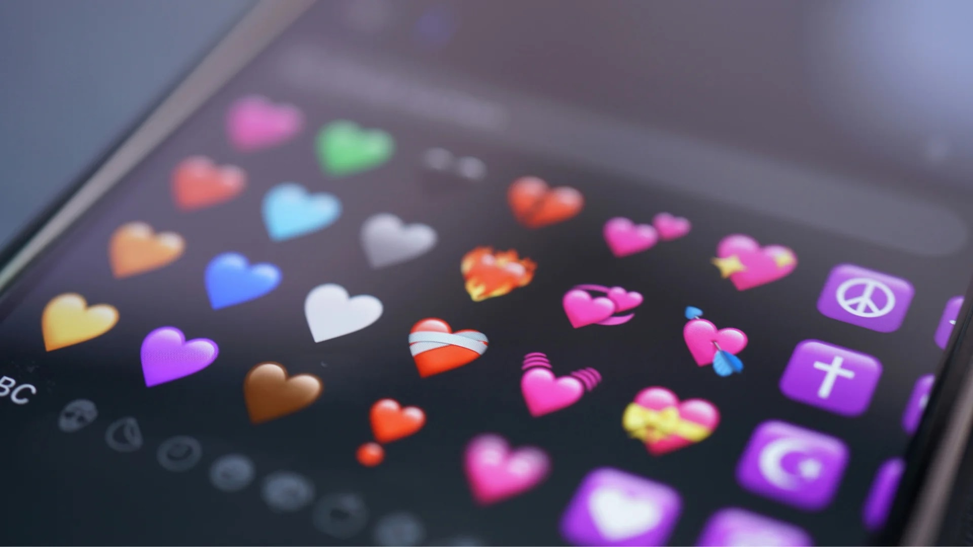 O que é chatfishing? Entenda o fenômeno do uso de IA nos apps de namoro