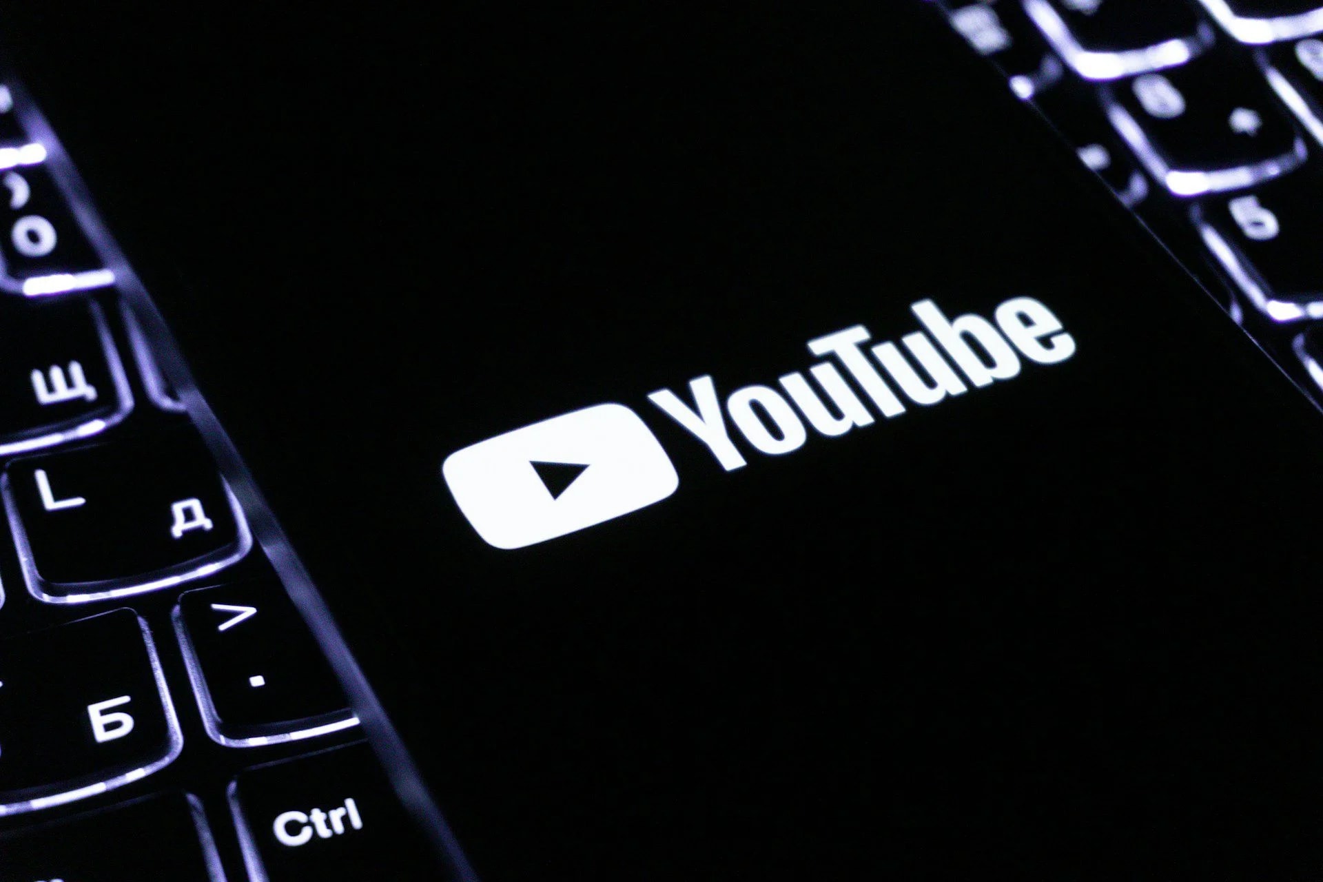 YouTube prepara novo visual com "jeitinho de Apple" no iOS; veja o que vai mudar