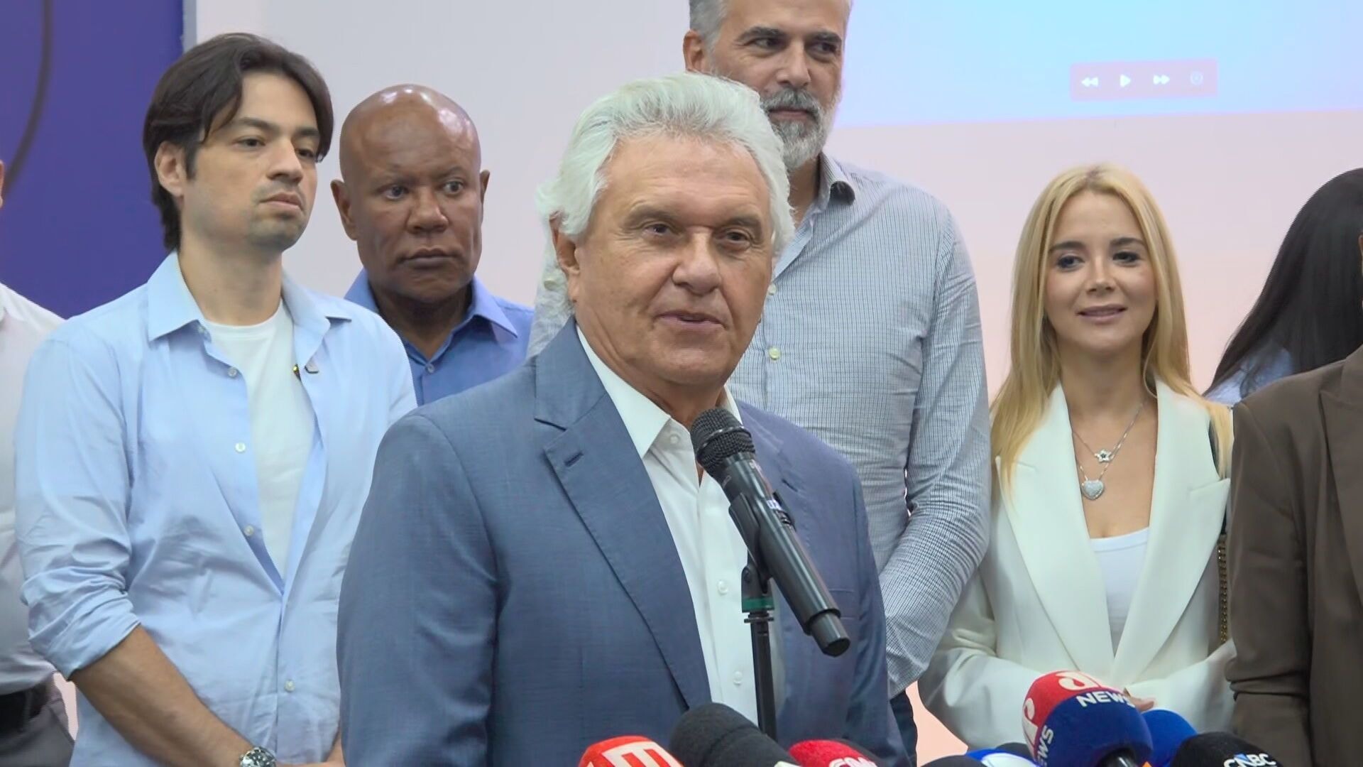 Eleições 2026: Caiado busca voto feminino para se aproximar de Flávio