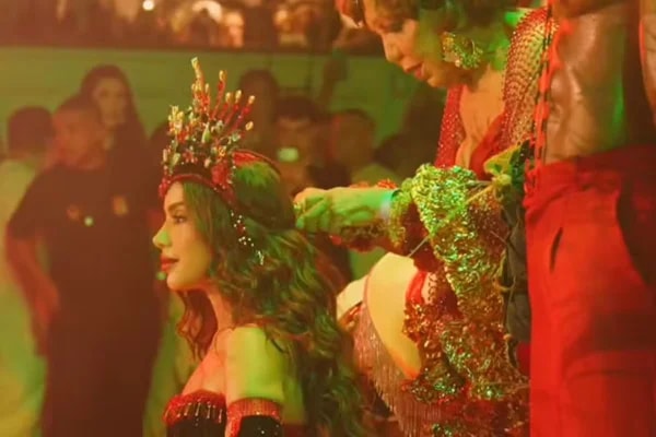 Anitta fala sobre coroação na Grande Rio: “Chorei junto com minha família”