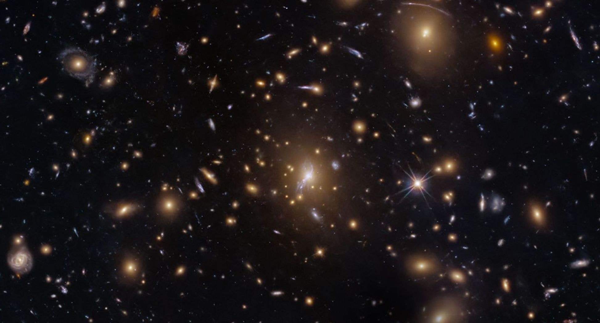 Webb registra imagens inéditas de Galáxia M82, que tem forma de charuto