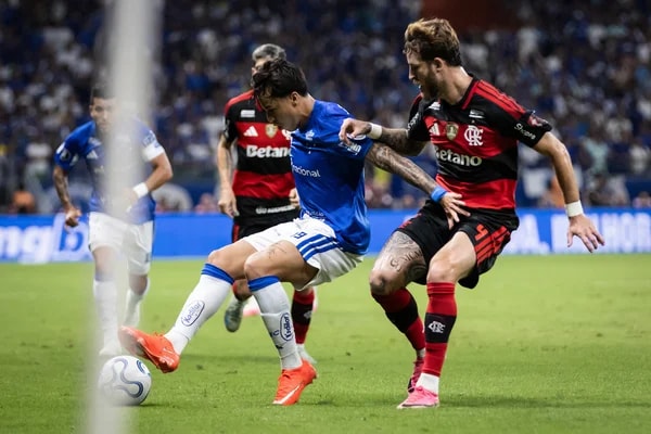 Artur Jorge avalia que o Cruzeiro teve as melhores chances do jogo