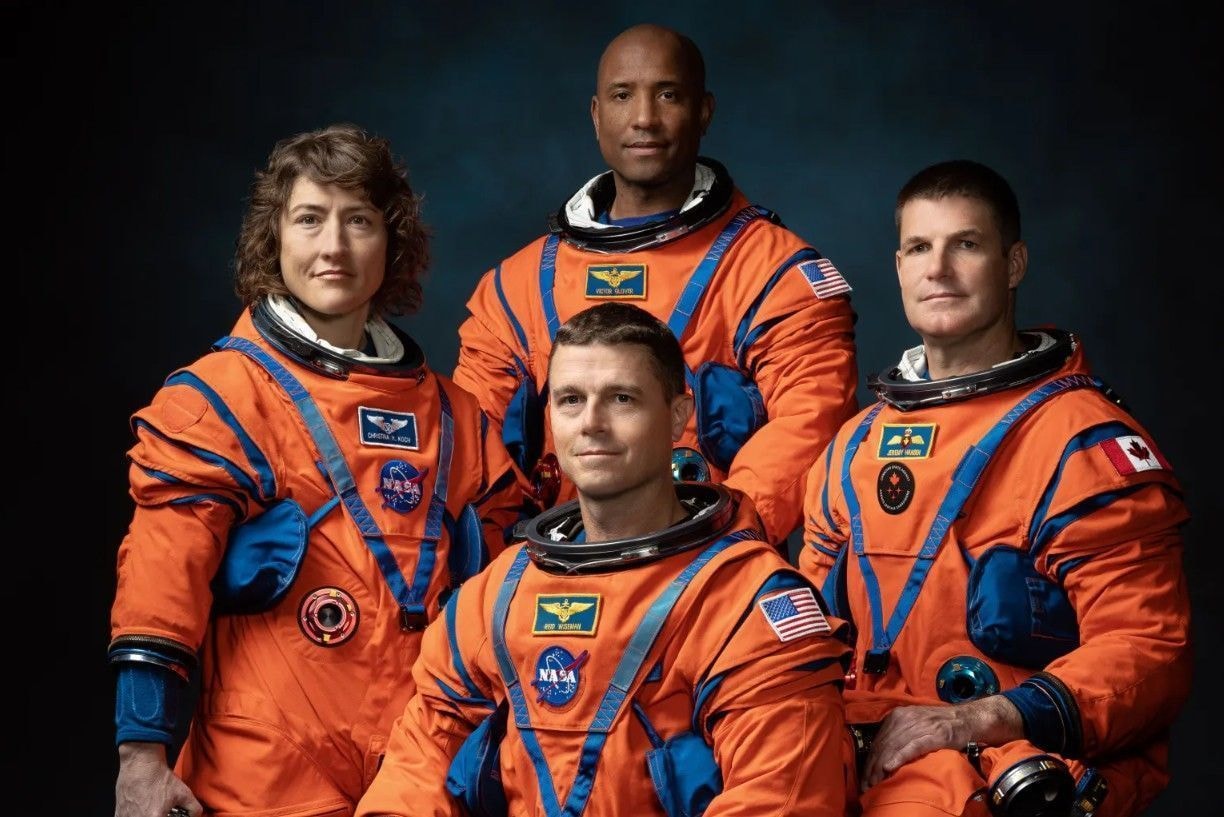Rússia lança astronauta dos EUA e dois cosmonautas rumo à estação espacial