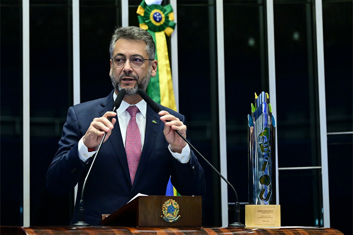Clécio anuncia que Teles Jr. fica na vice e fecha chapa no Amapá