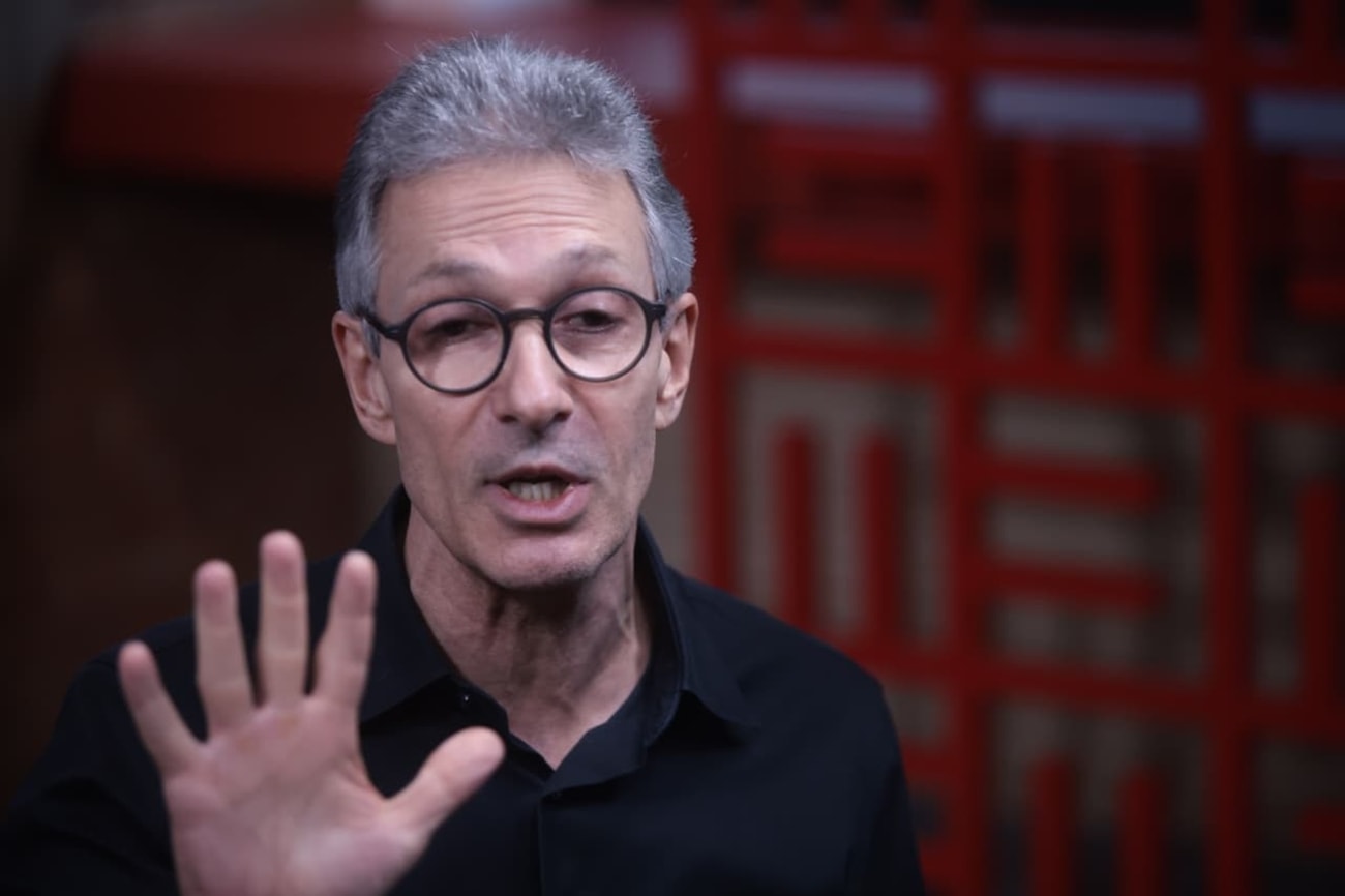 Sob pressão para apoiar Flávio, Zema resiste: “Sigo firme até o fim”